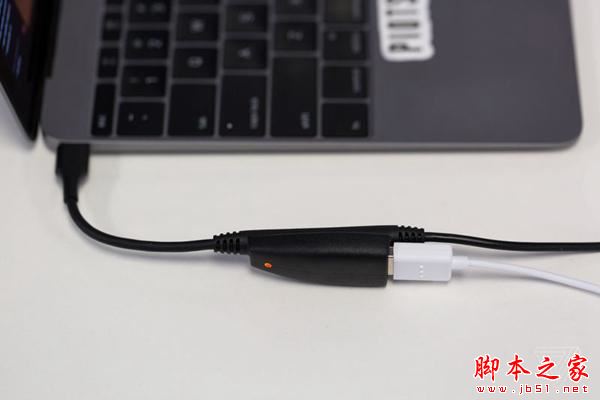 FINsix笔记本电源附带USB-C接口