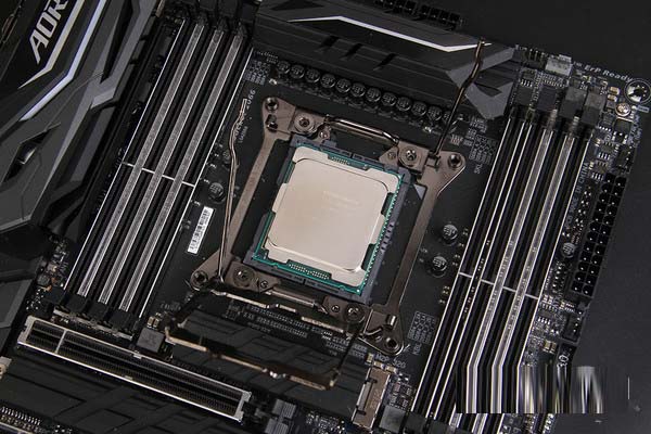 i9-7900X和TR-1950X哪个好 AMD 1950X对比i9-7900X评测