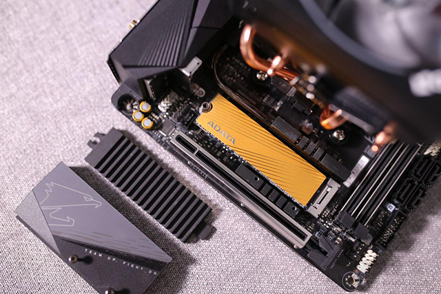 ITX装机实录！AMD锐龙R5 3600配RX5700XT独显ITX主机配置推荐