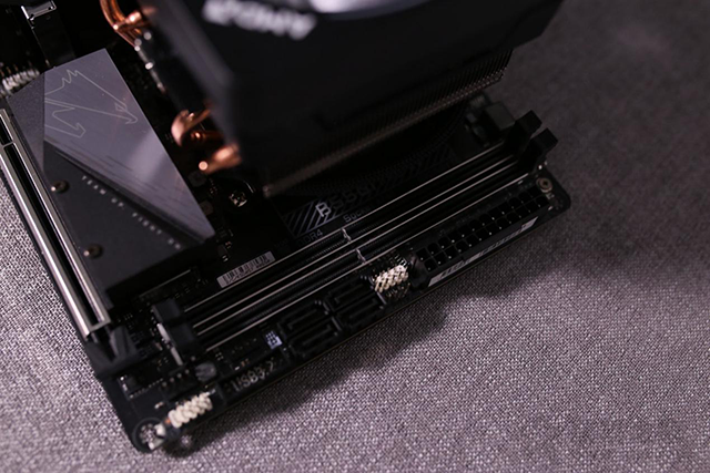 ITX装机实录！AMD锐龙R5 3600配RX5700XT独显ITX主机配置推荐